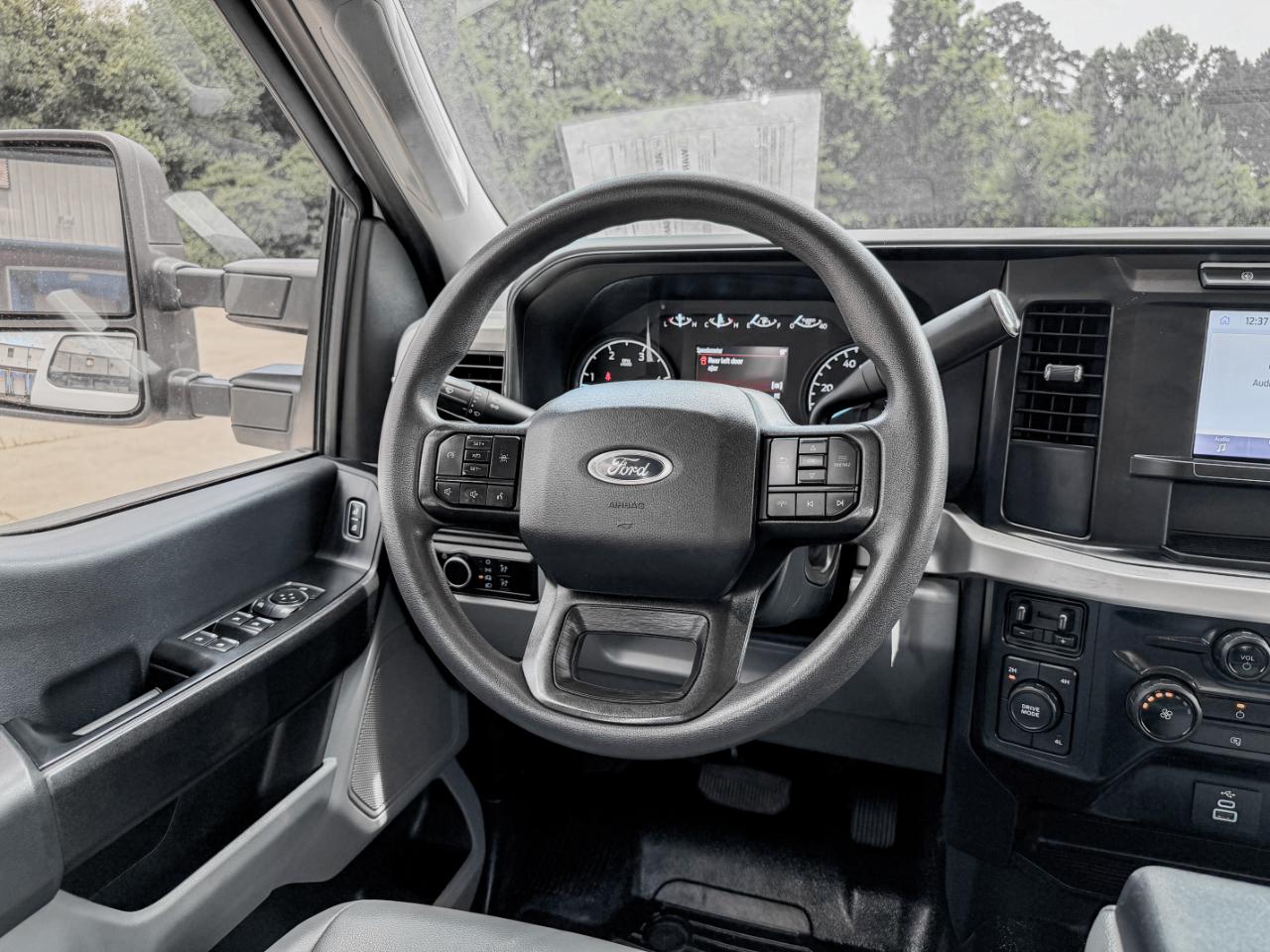 Ford F-350 SD XLT Crew Cab Long Bed DRW 4WD 2024