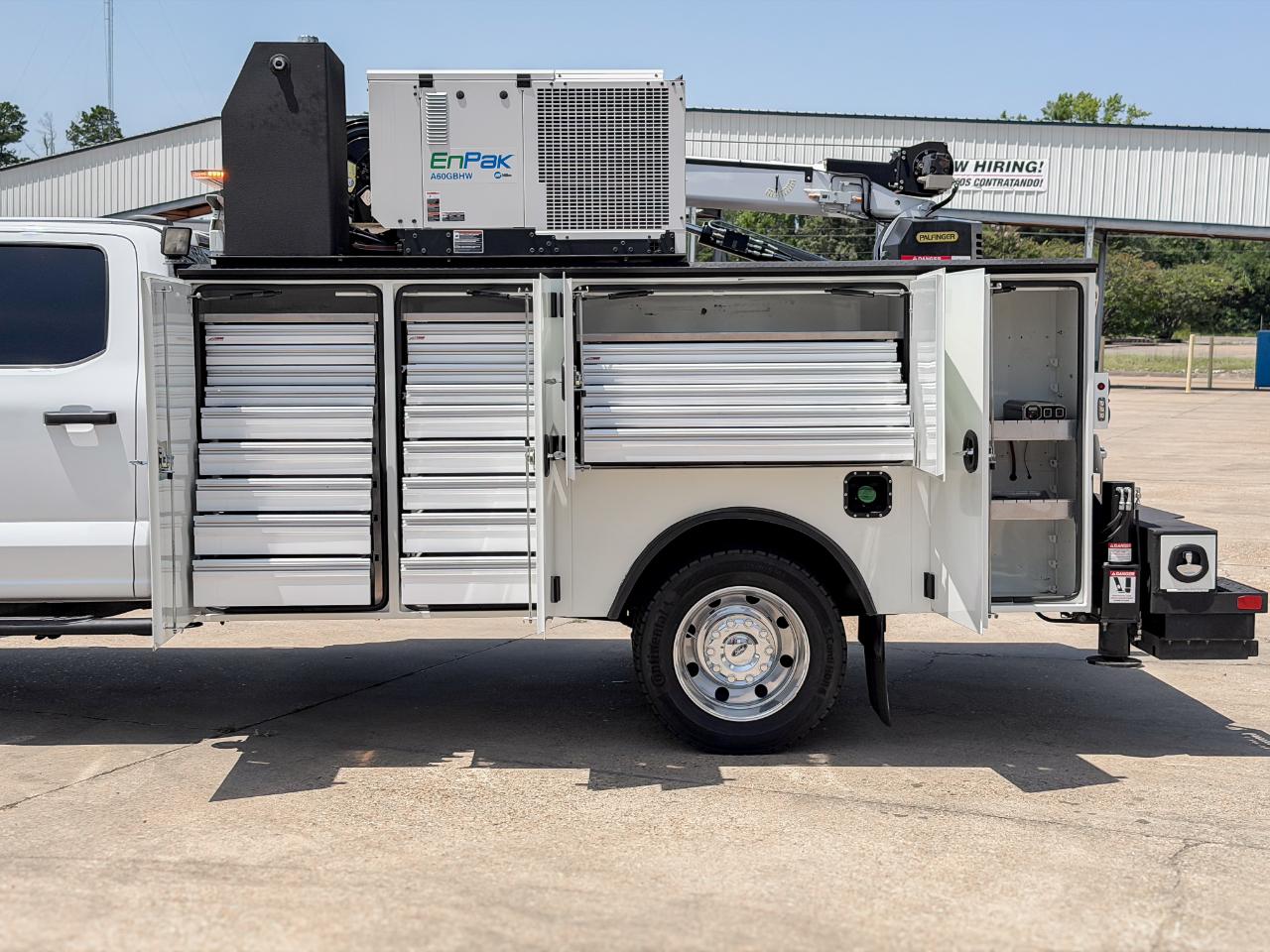 Ford F-550 Crew Cab DRW 4WD 2024