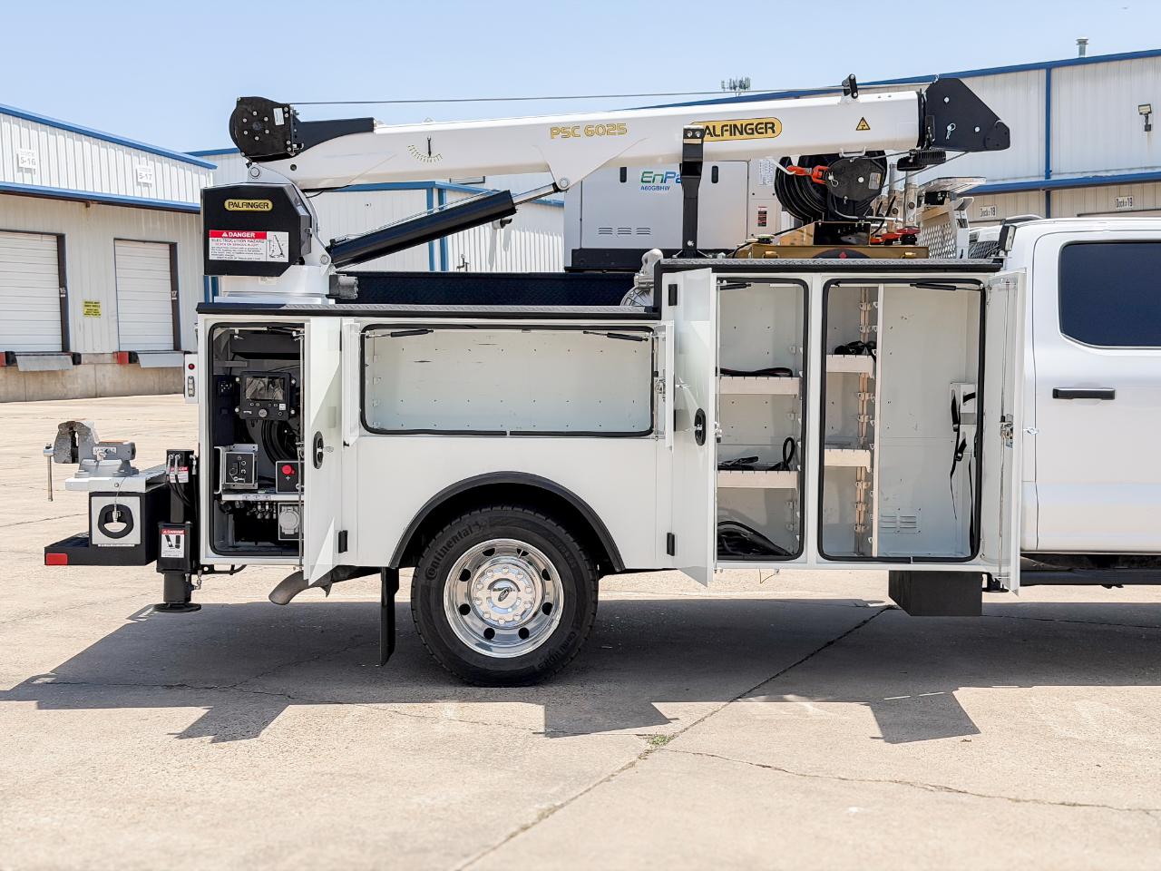Ford F-550 Crew Cab DRW 4WD 2024