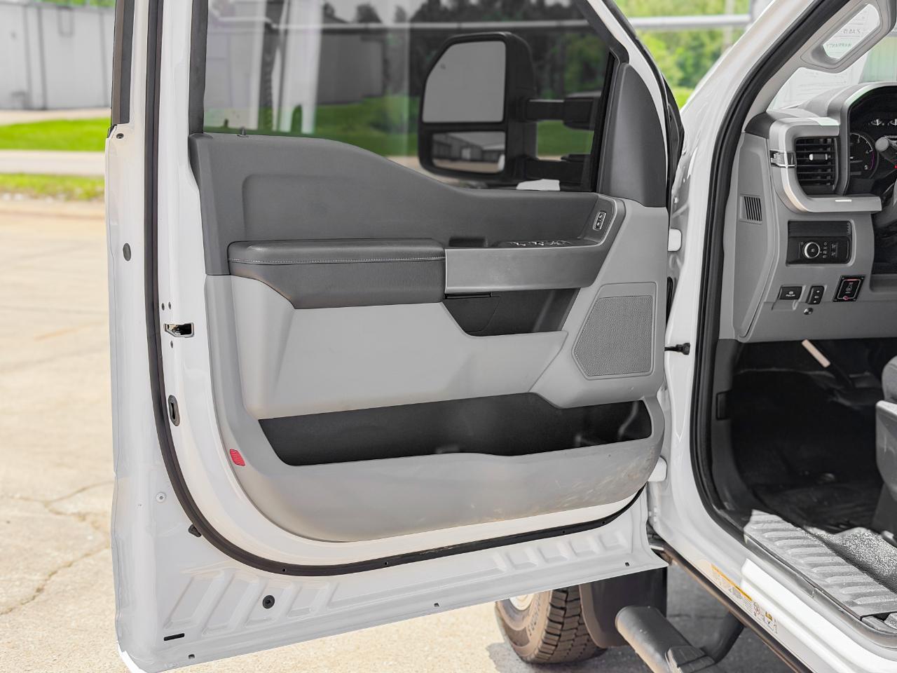 Ford F-550 Crew Cab DRW 4WD 2024