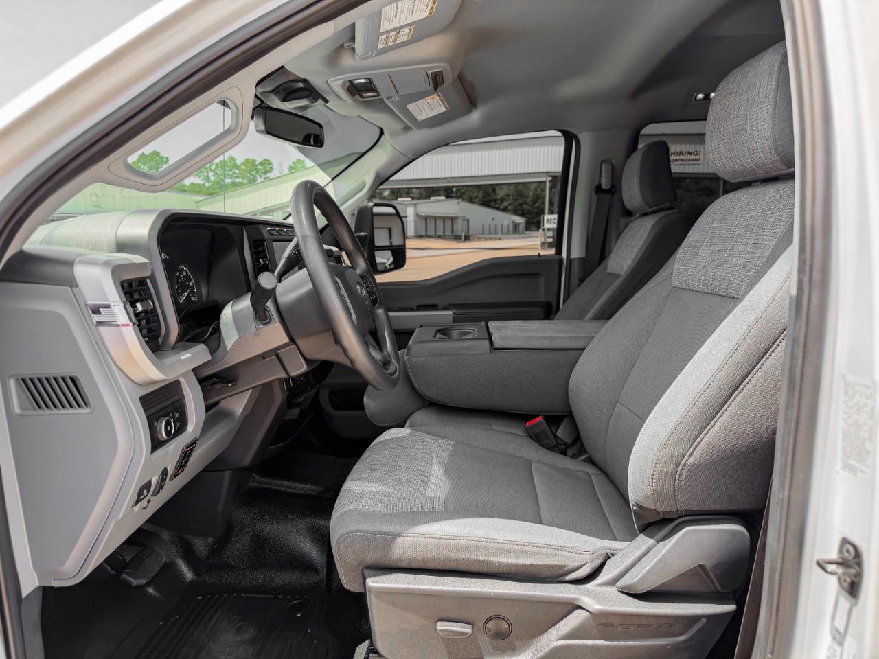 Ford F-550 Crew Cab DRW 4WD 2024