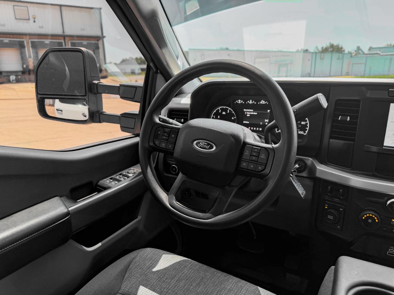 Ford F-550 Crew Cab DRW 4WD 2024