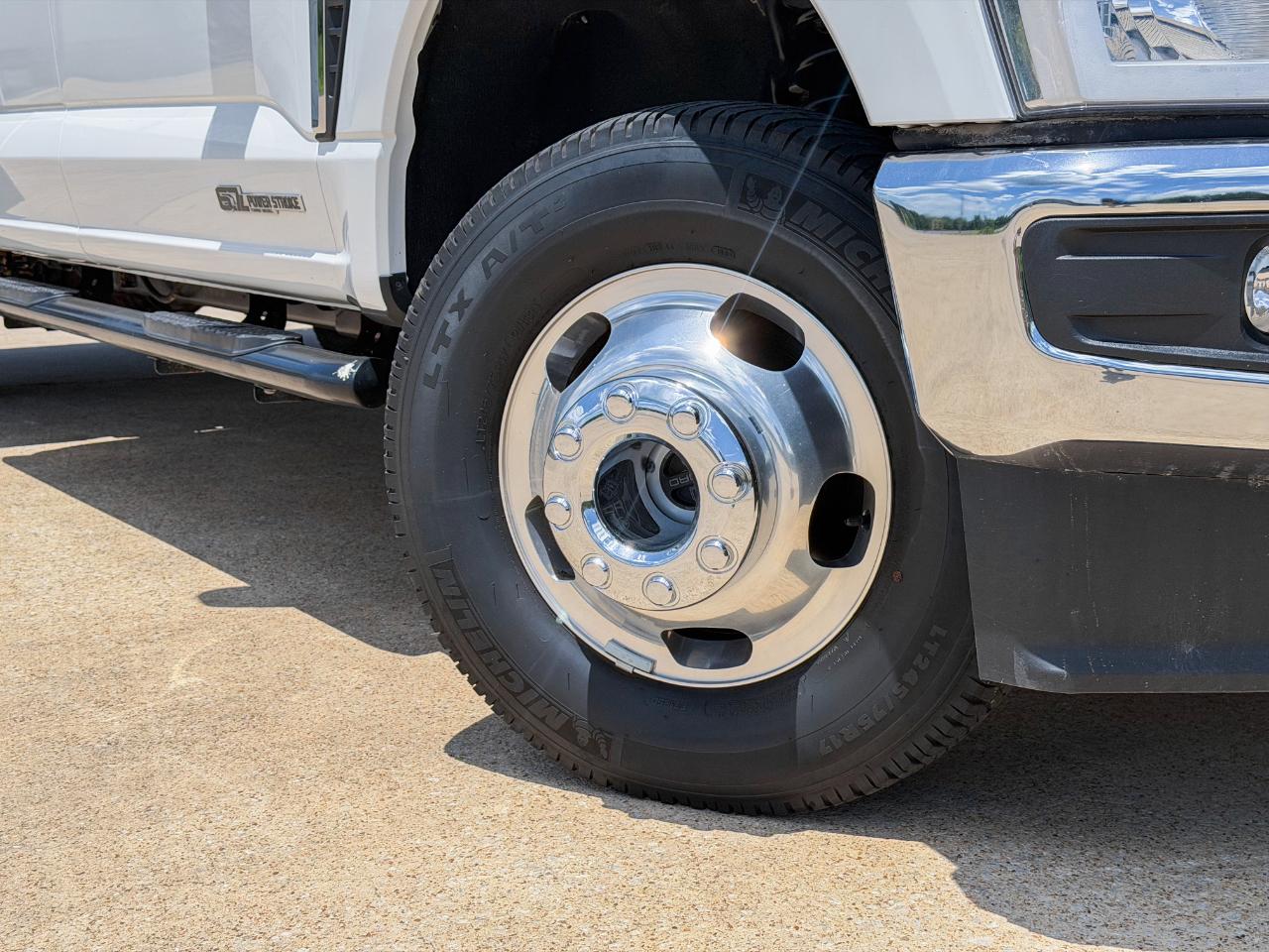 Ford F-350 SD XLT Crew Cab Long Bed DRW 4WD 2024