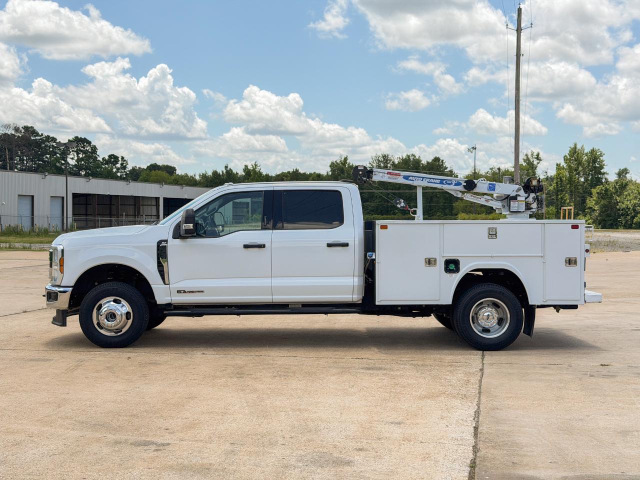 Ford F-350 SD XLT Crew Cab Long Bed DRW 4WD 2024