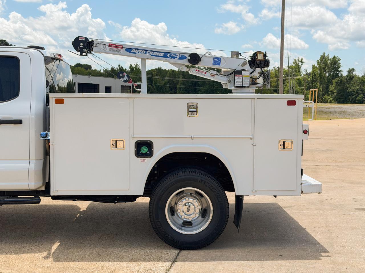 Ford F-350 SD XLT Crew Cab Long Bed DRW 4WD 2024