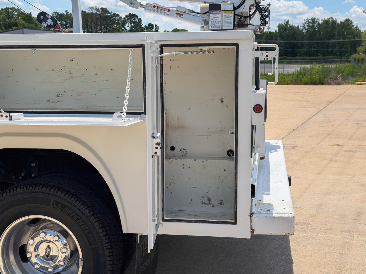 Ford F-350 SD XLT Crew Cab Long Bed DRW 4WD 2024