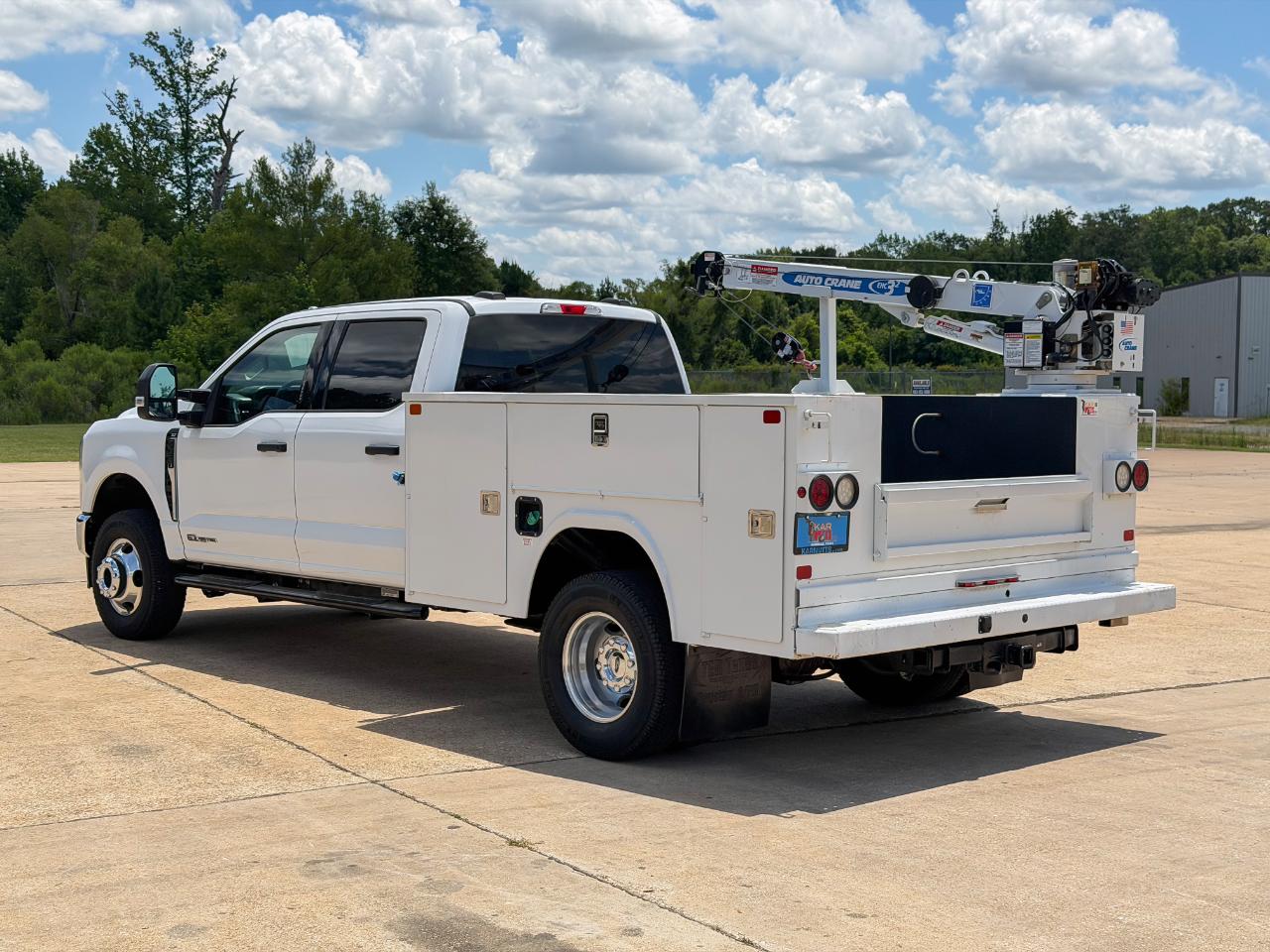 Ford F-350 SD XLT Crew Cab Long Bed DRW 4WD 2024