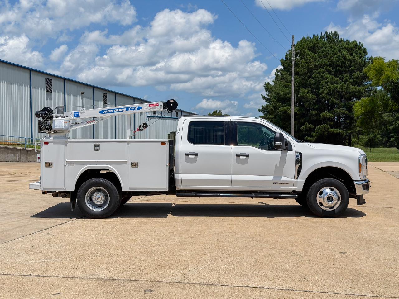 Ford F-350 SD XLT Crew Cab Long Bed DRW 4WD 2024