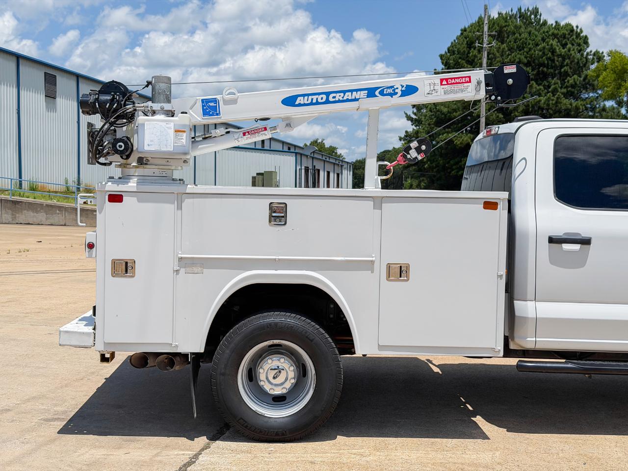 Ford F-350 SD XLT Crew Cab Long Bed DRW 4WD 2024