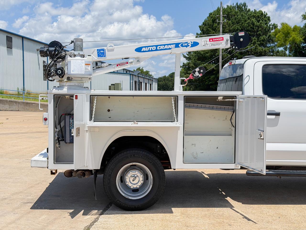 Ford F-350 SD XLT Crew Cab Long Bed DRW 4WD 2024