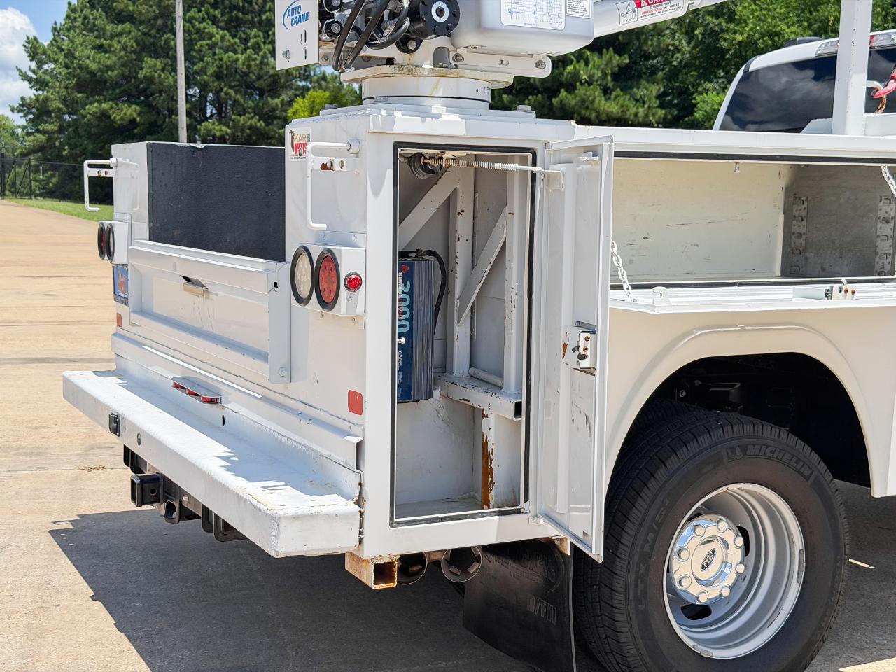 Ford F-350 SD XLT Crew Cab Long Bed DRW 4WD 2024