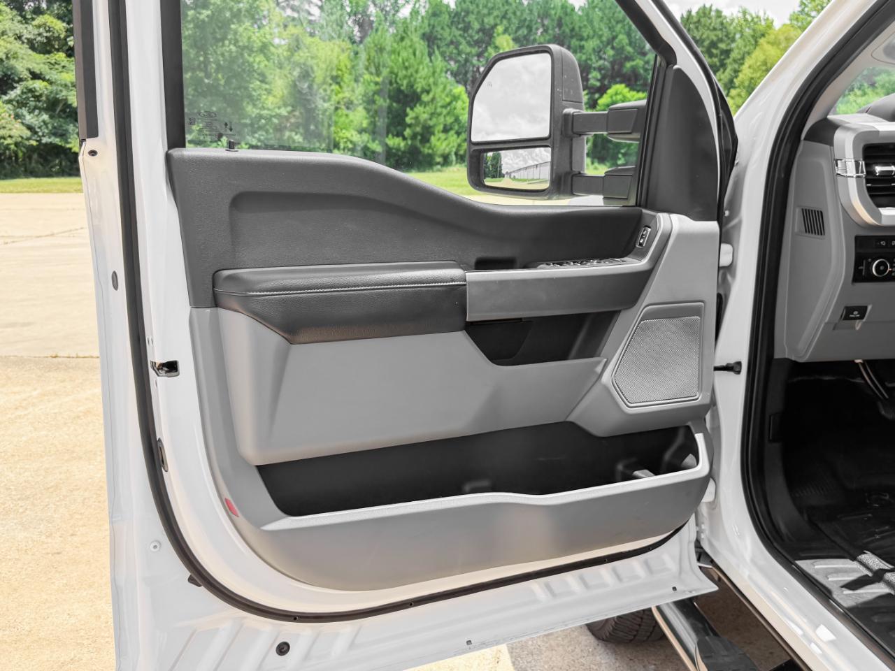 Ford F-350 SD XLT Crew Cab Long Bed DRW 4WD 2024