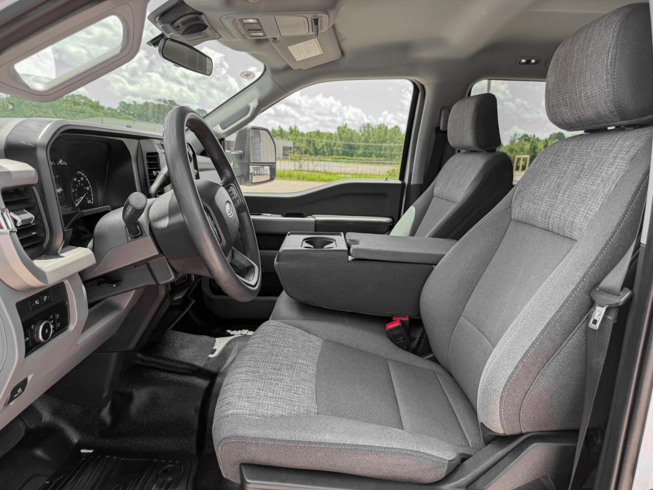 Ford F-350 SD XLT Crew Cab Long Bed DRW 4WD 2024