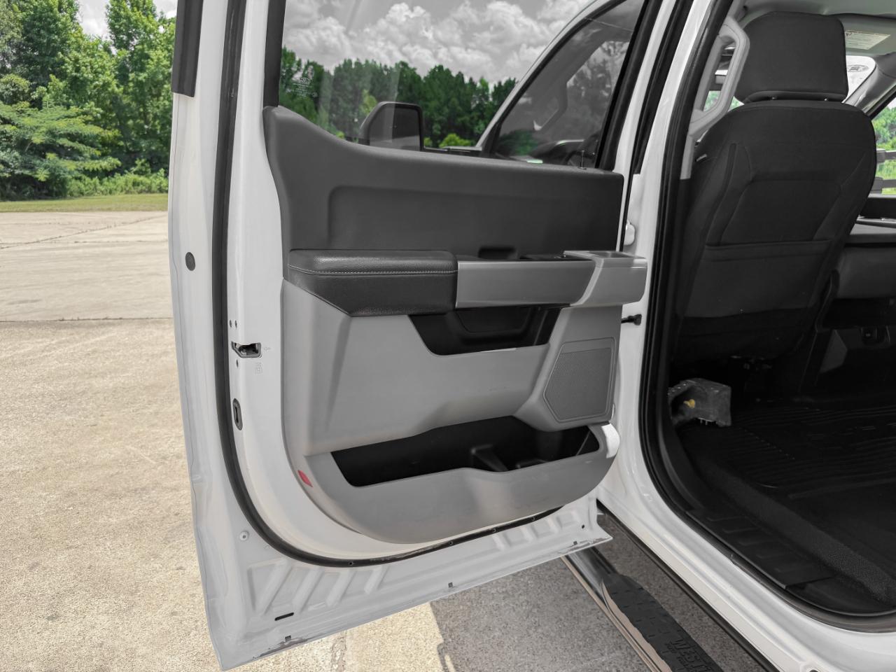 Ford F-350 SD XLT Crew Cab Long Bed DRW 4WD 2024