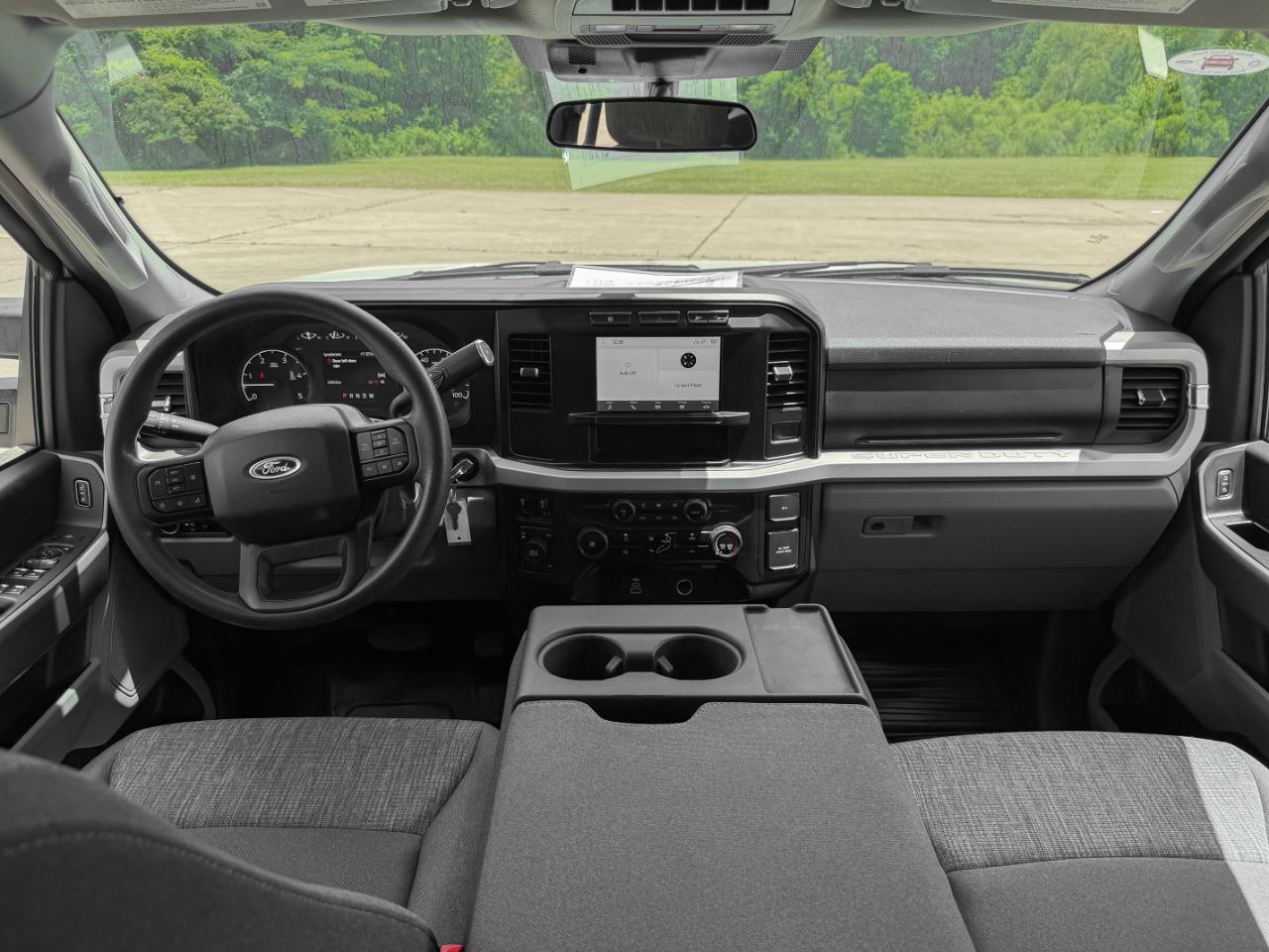 Ford F-350 SD XLT Crew Cab Long Bed DRW 4WD 2024