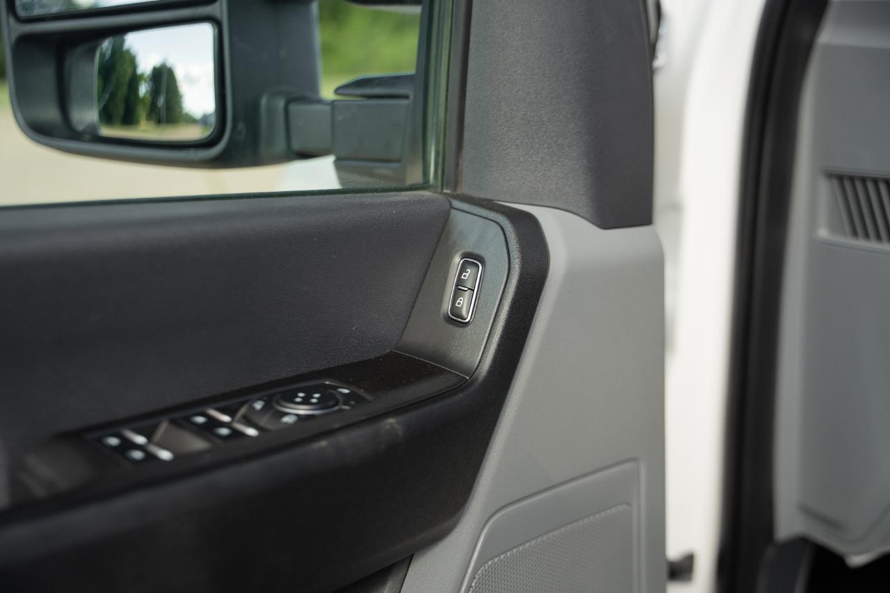 Ford F-350 SD XL Crew Cab Long Bed DRW 4WD 2024