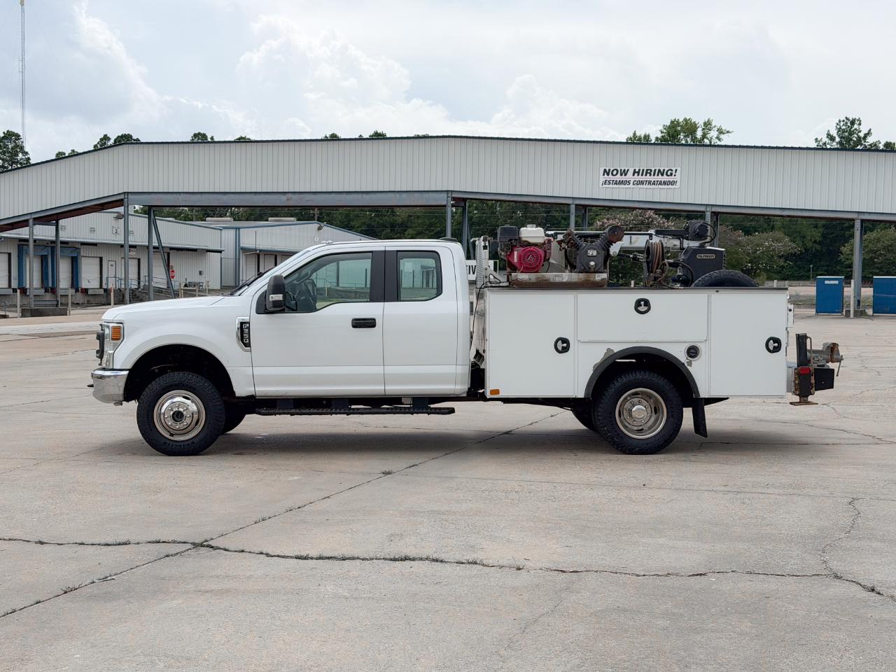Ford F-350 SD XL SuperCab Long Bed 4WD DRW 2022