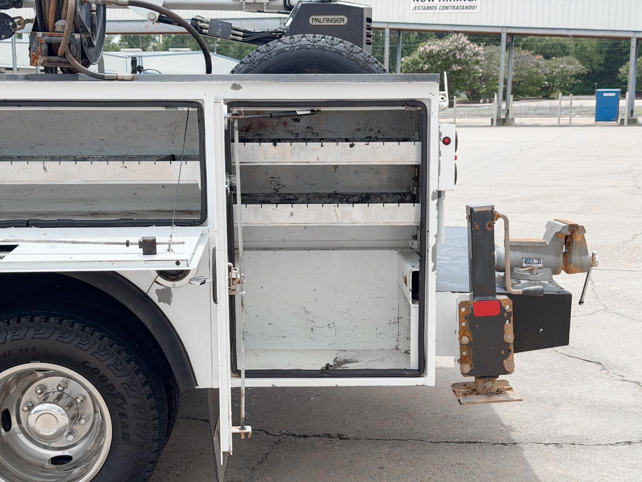 Ford F-350 SD XL SuperCab Long Bed 4WD DRW 2022