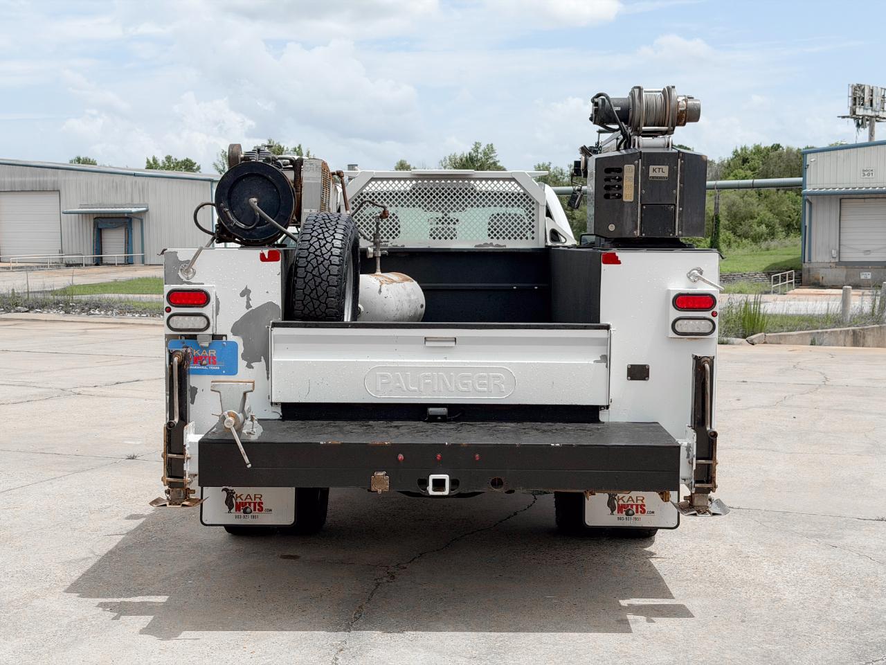 Ford F-350 SD XL SuperCab Long Bed 4WD DRW 2022
