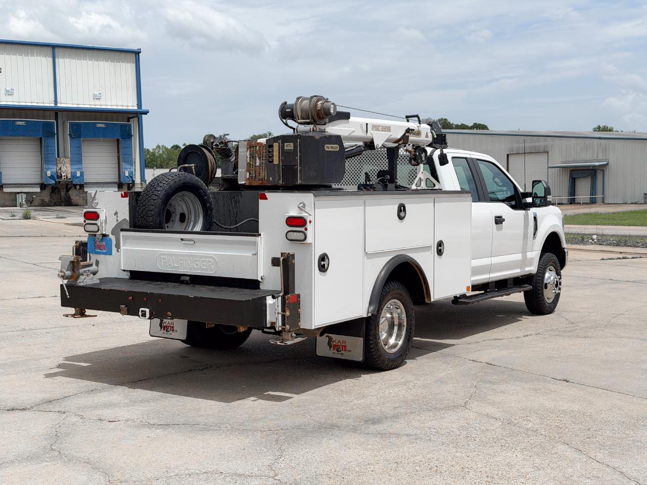 Ford F-350 SD XL SuperCab Long Bed 4WD DRW 2022