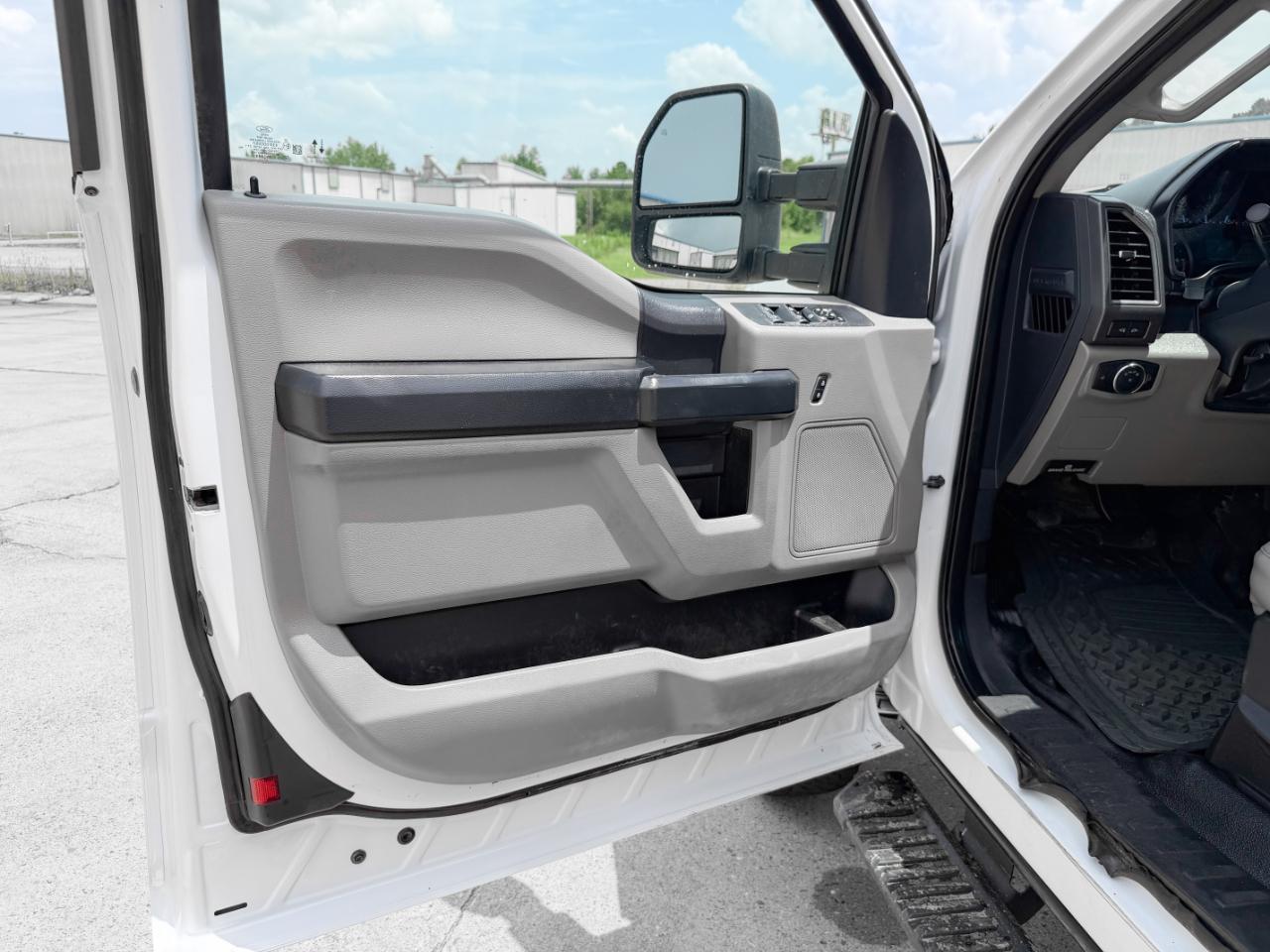 Ford F-350 SD XL SuperCab Long Bed 4WD DRW 2022