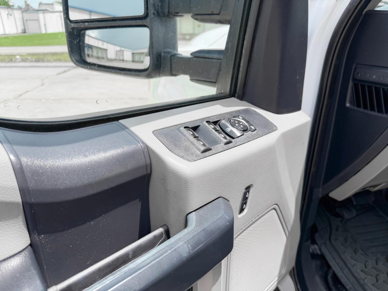 Ford F-350 SD XL SuperCab Long Bed 4WD DRW 2022