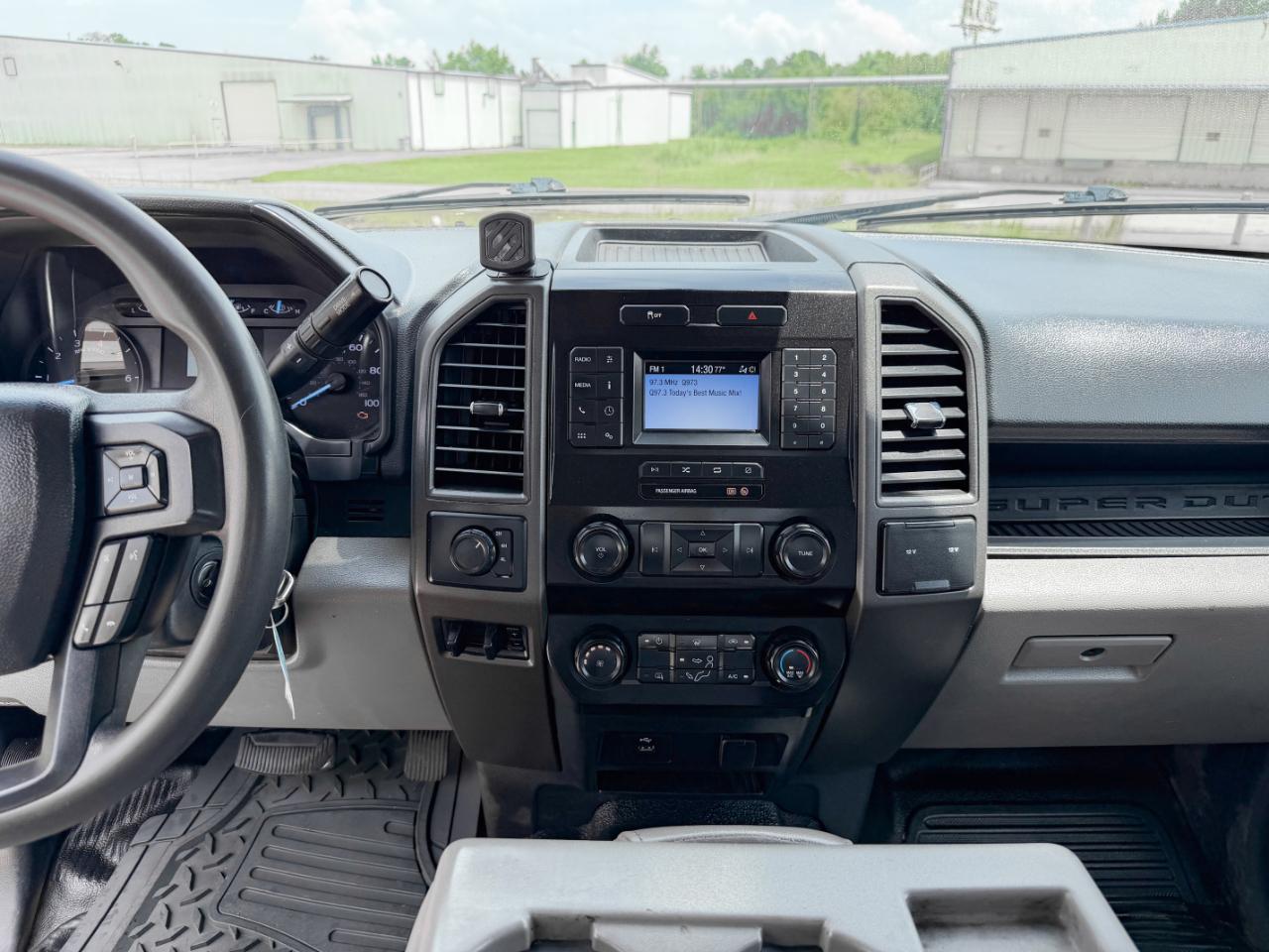 Ford F-350 SD XL SuperCab Long Bed 4WD DRW 2022