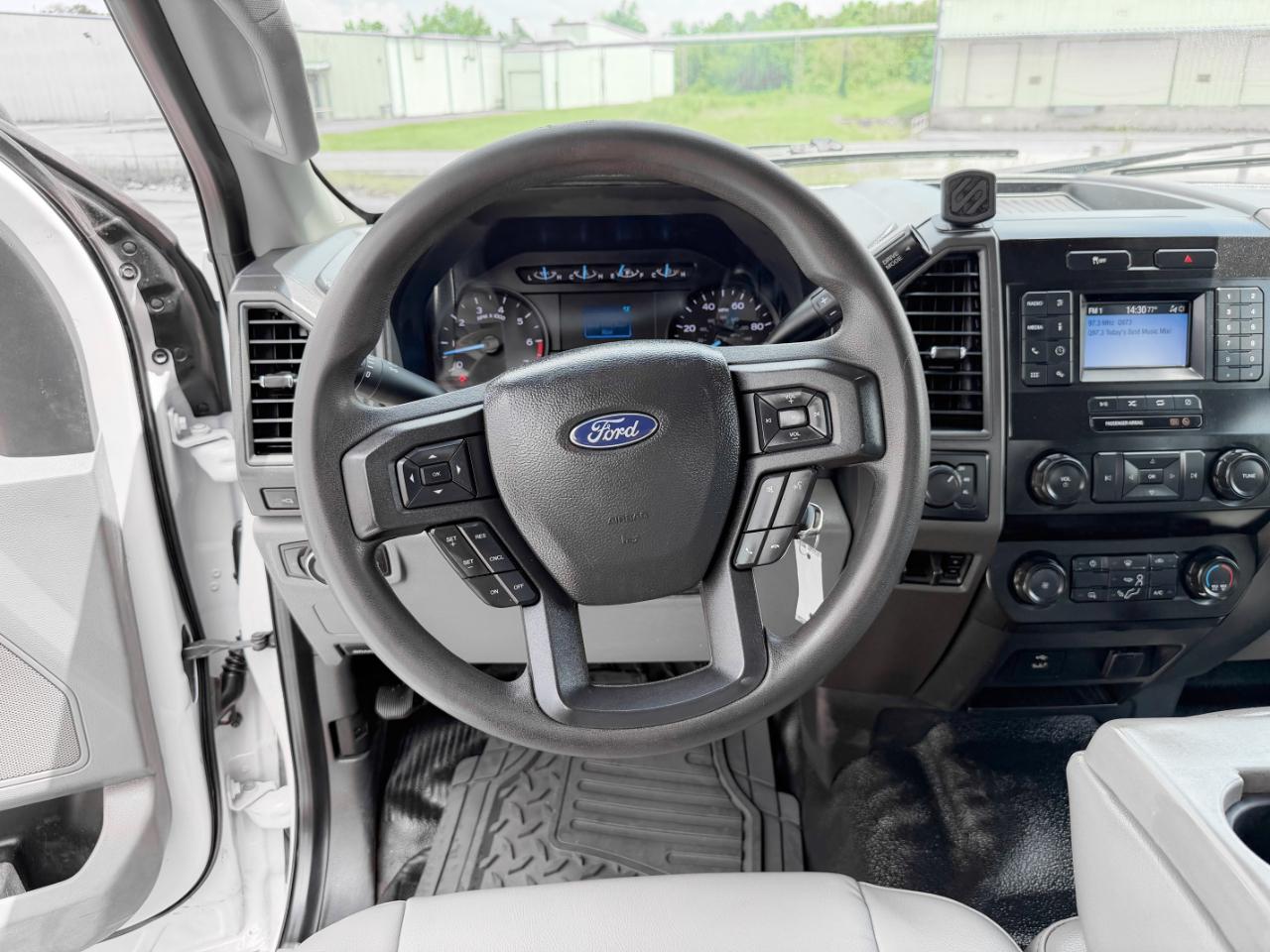 Ford F-350 SD XL SuperCab Long Bed 4WD DRW 2022