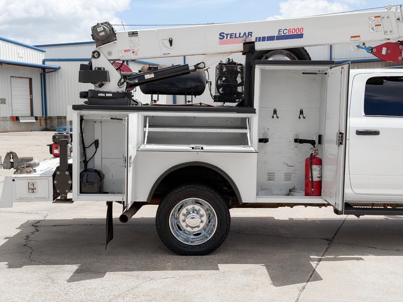RAM 5500 Crew Cab SWB 4WD DRW 2023