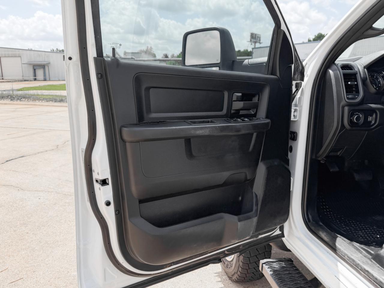 RAM 5500 Crew Cab SWB 4WD DRW 2023