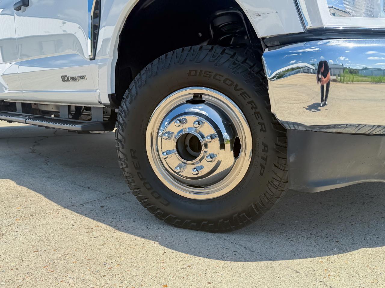 Ford F-350 SD XL Crew Cab LWB 4WD 2024