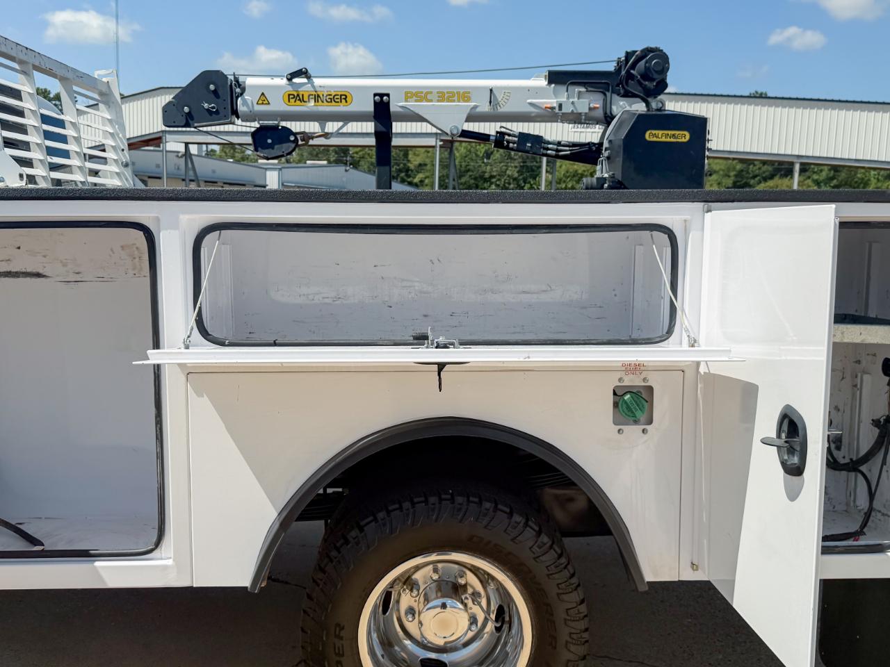 Ford F-350 SD XL Crew Cab LWB 4WD 2024