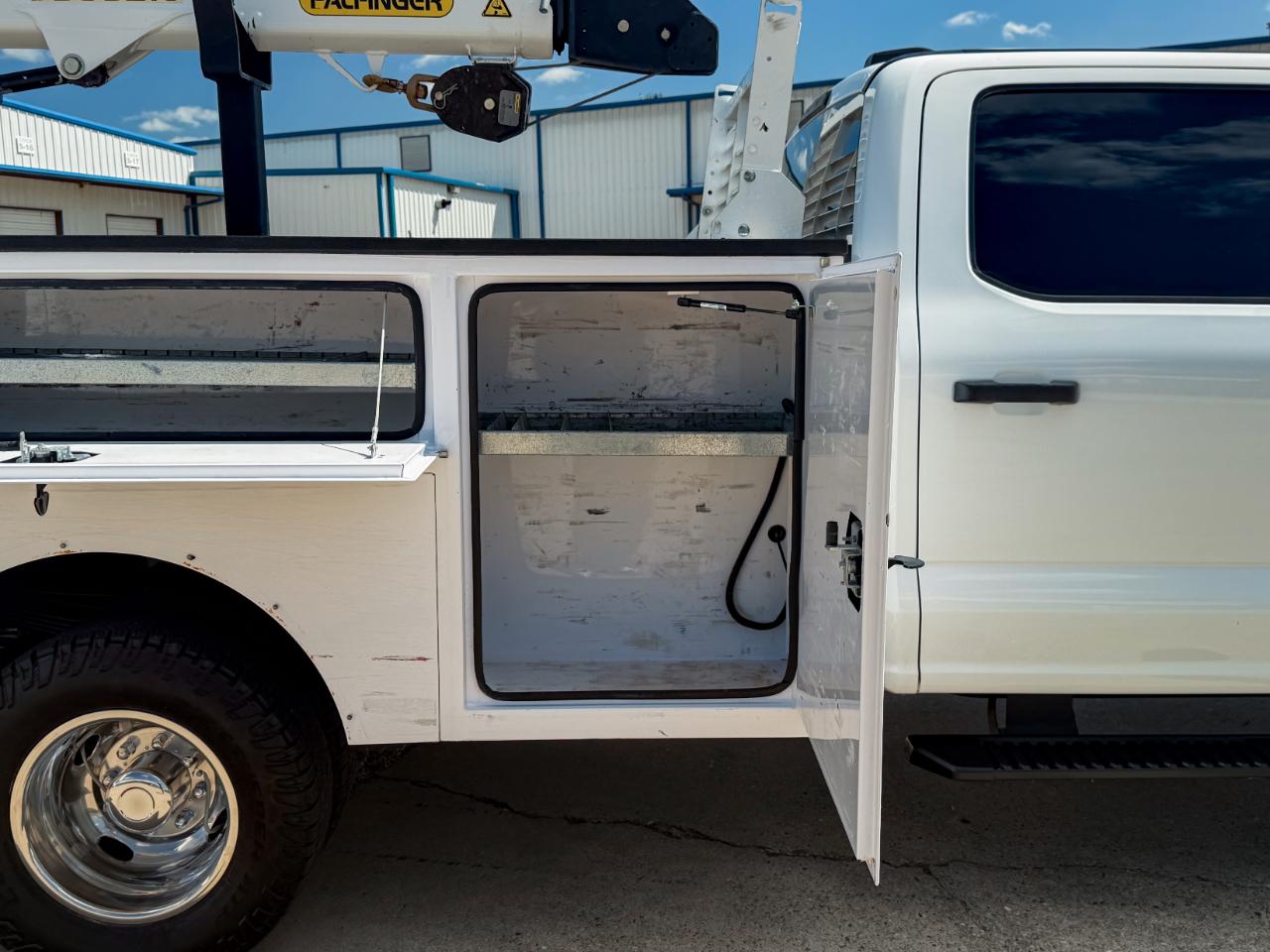 Ford F-350 SD XL Crew Cab LWB 4WD 2024