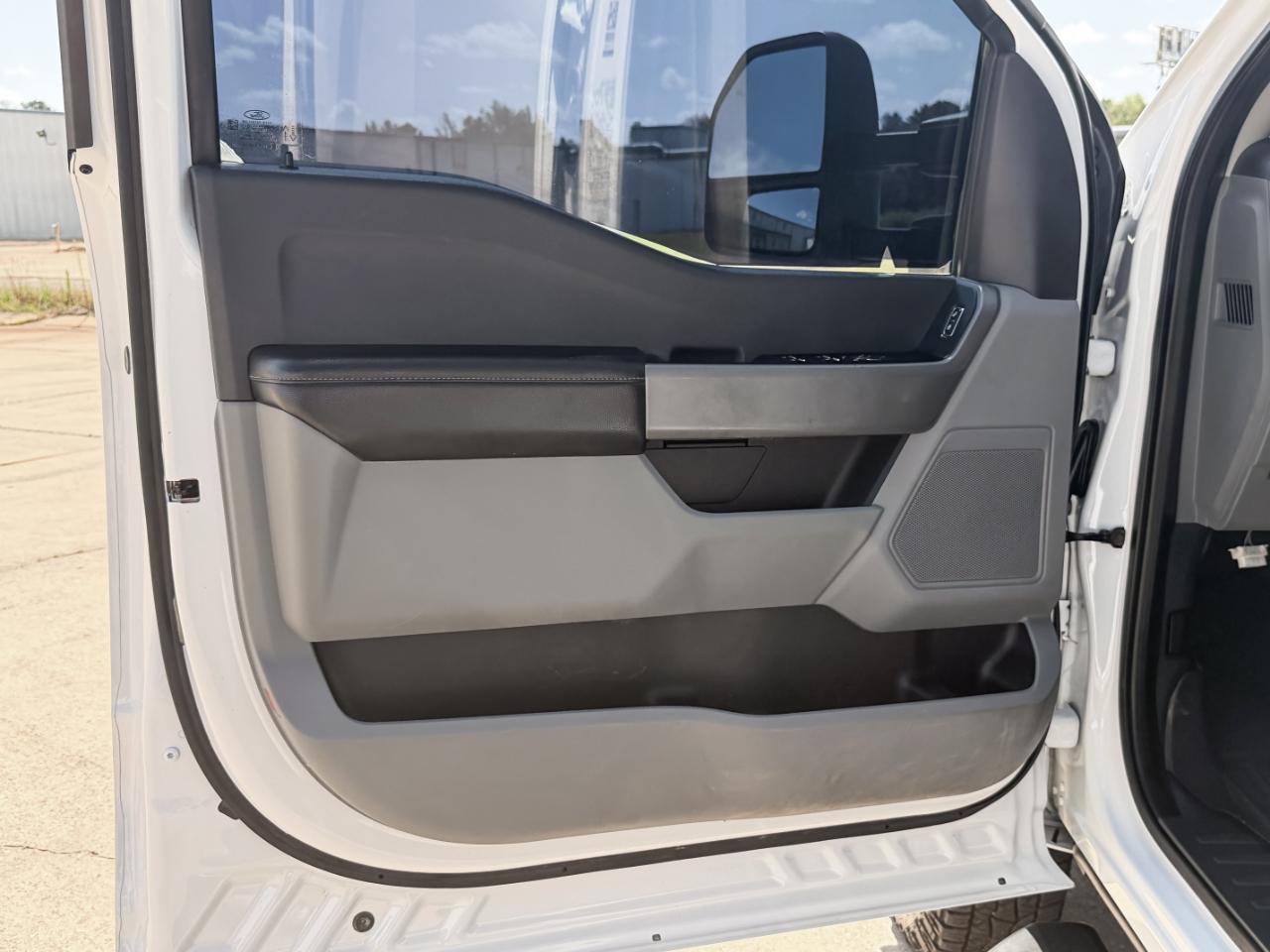 Ford F-350 SD XL Crew Cab LWB 4WD 2024
