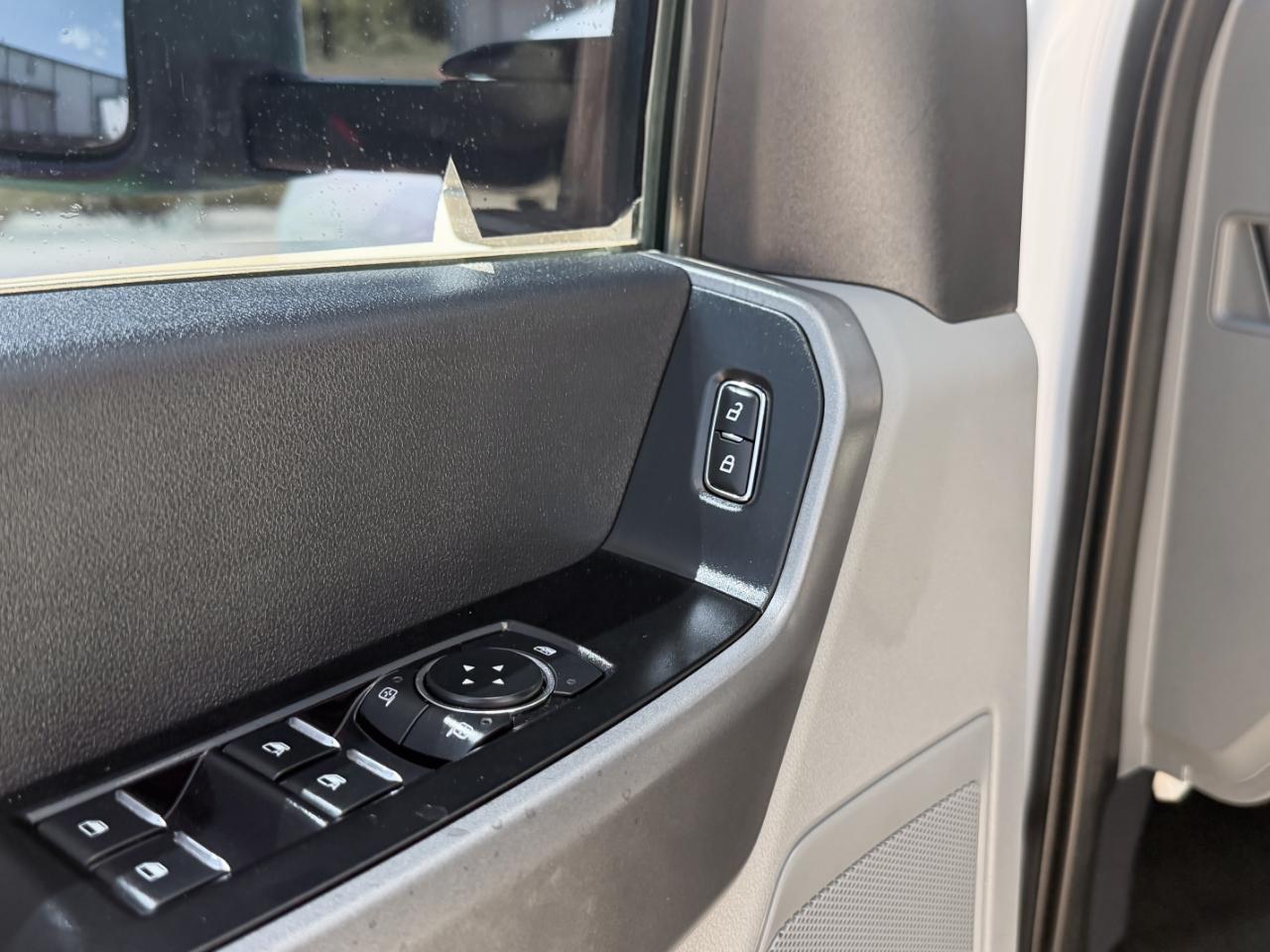 Ford F-350 SD XL Crew Cab LWB 4WD 2024