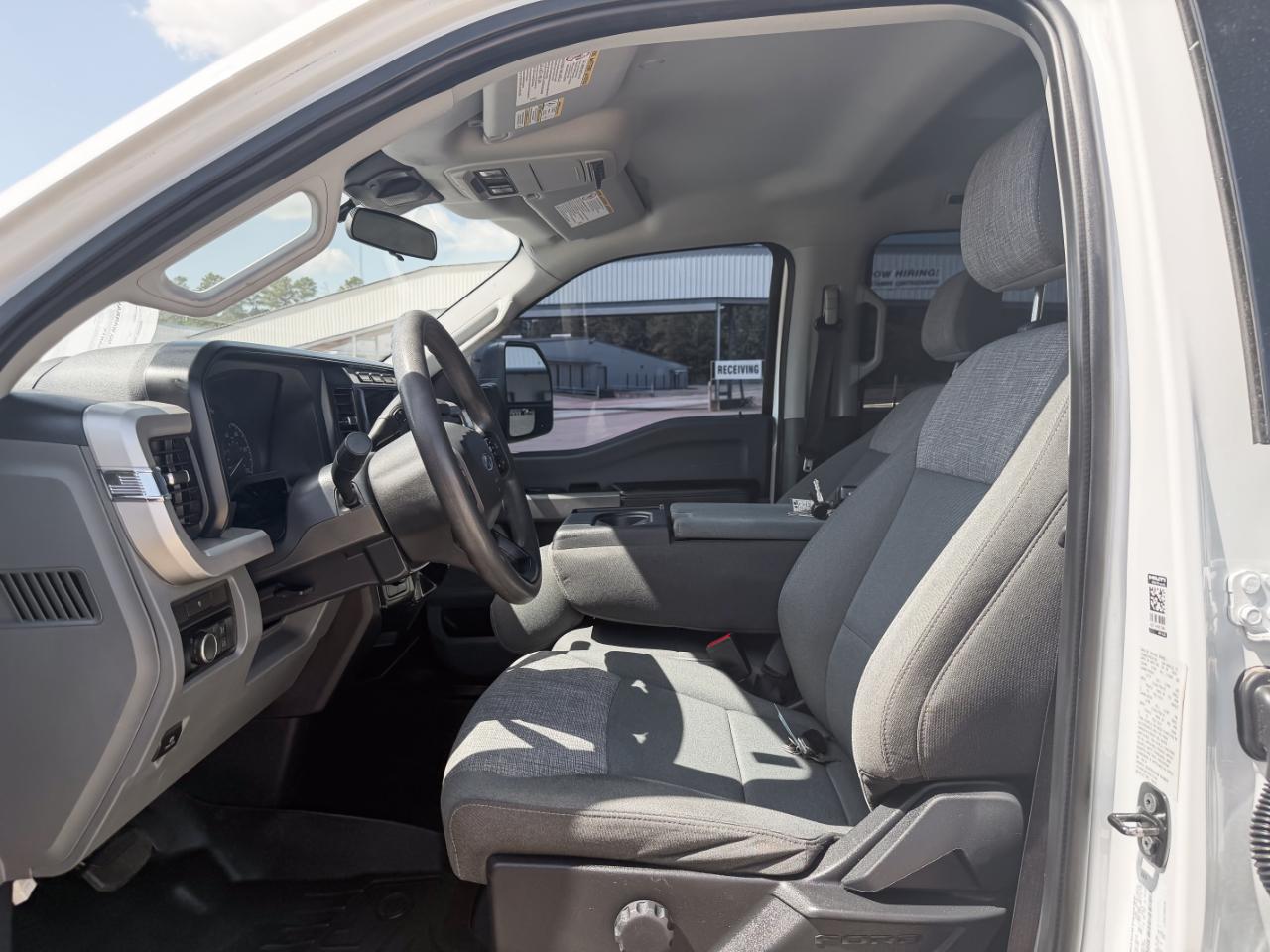 Ford F-350 SD XL Crew Cab LWB 4WD 2024