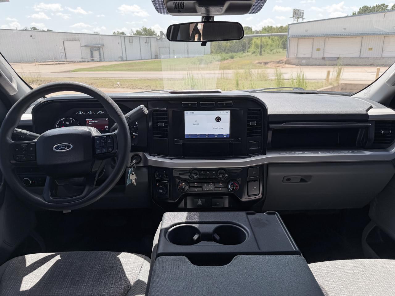 Ford F-350 SD XL Crew Cab LWB 4WD 2024