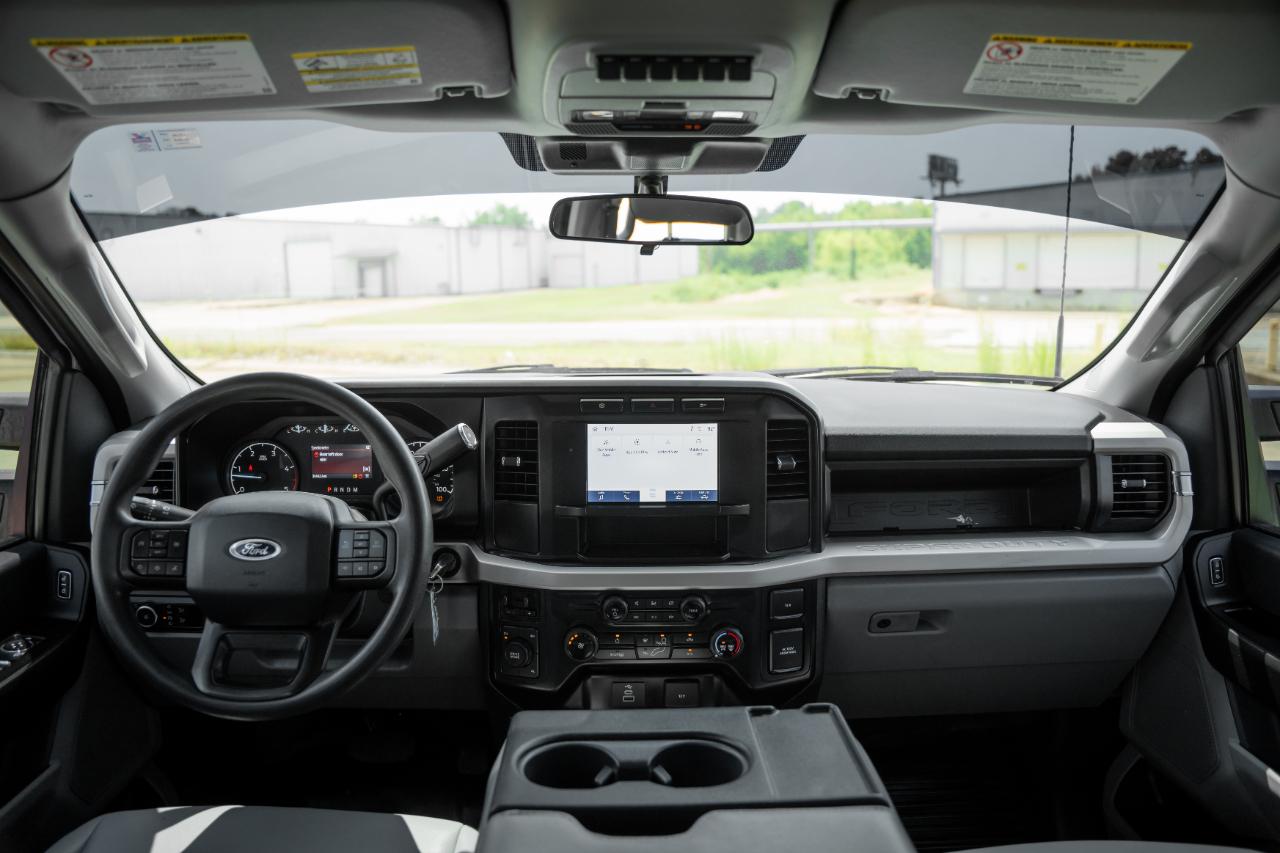 Ford F-350 SD XL Crew Cab LWB 4WD 2024