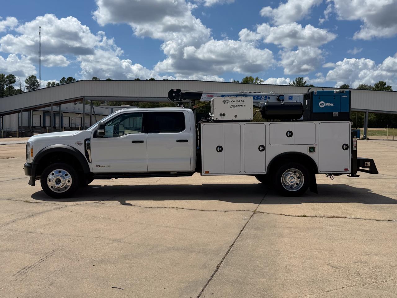 Ford F-550 Crew Cab DRW 4WD 2024