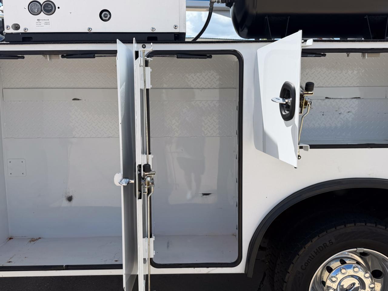Ford F-550 Crew Cab DRW 4WD 2024