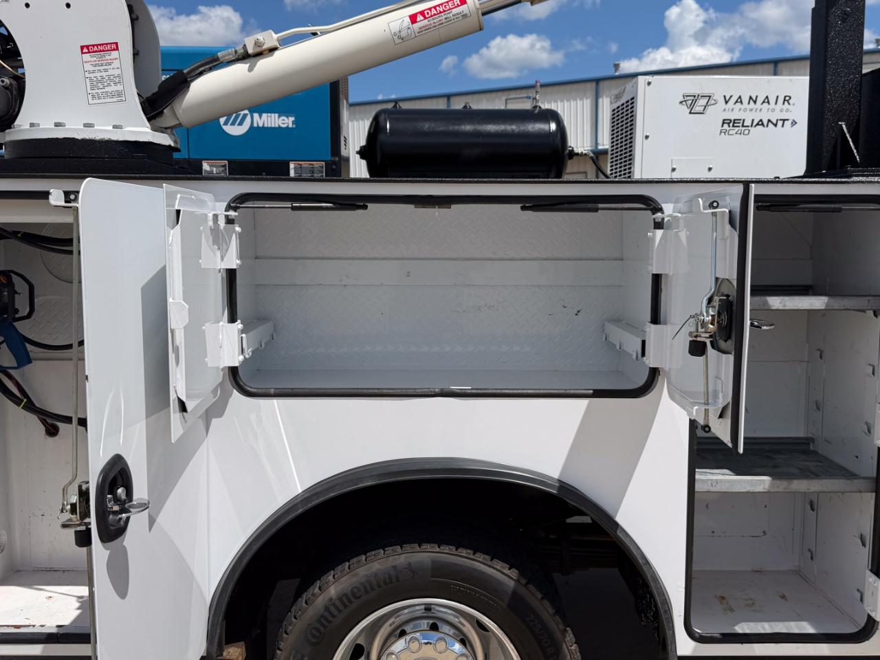 Ford F-550 Crew Cab DRW 4WD 2024