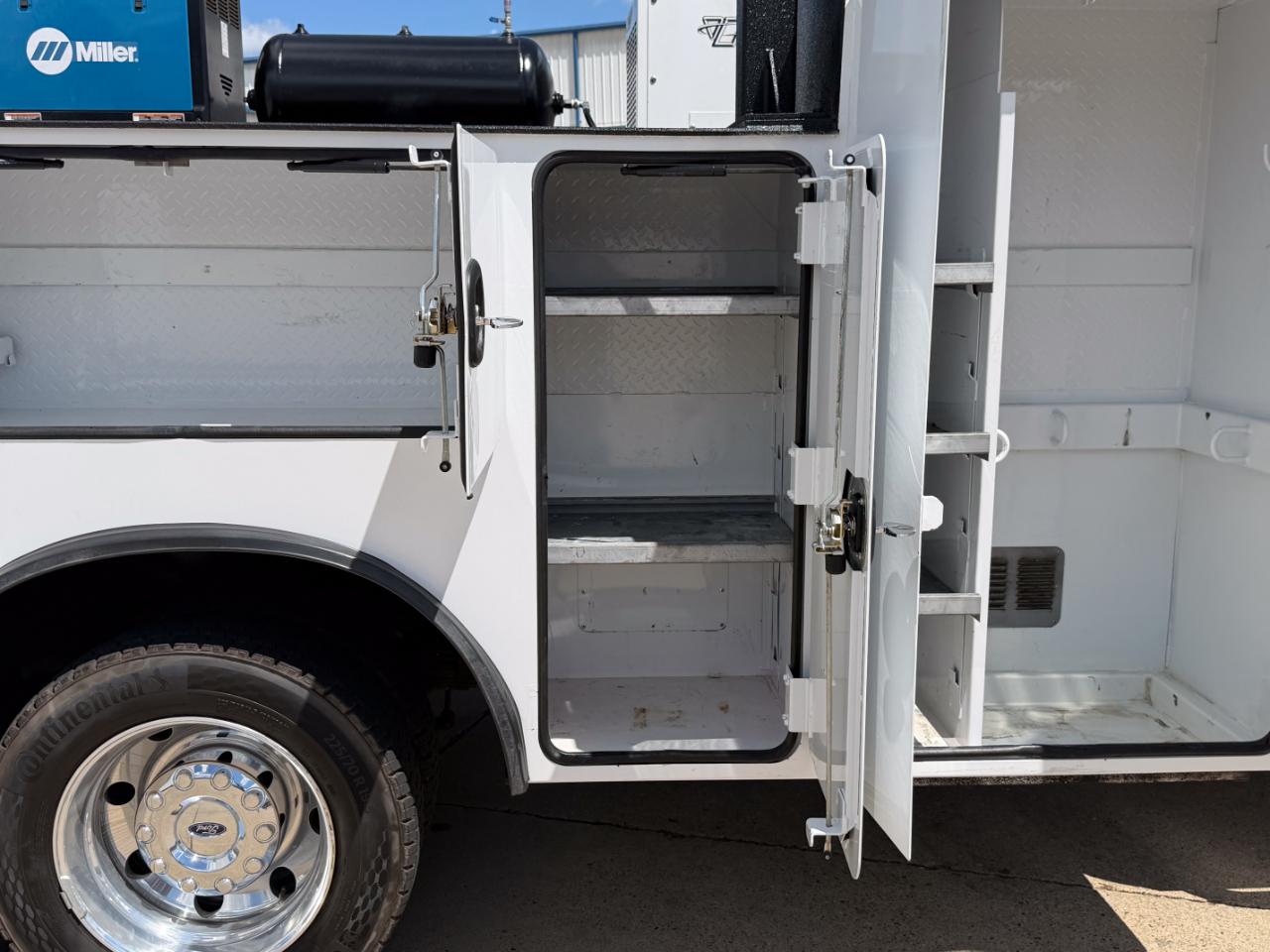 Ford F-550 Crew Cab DRW 4WD 2024