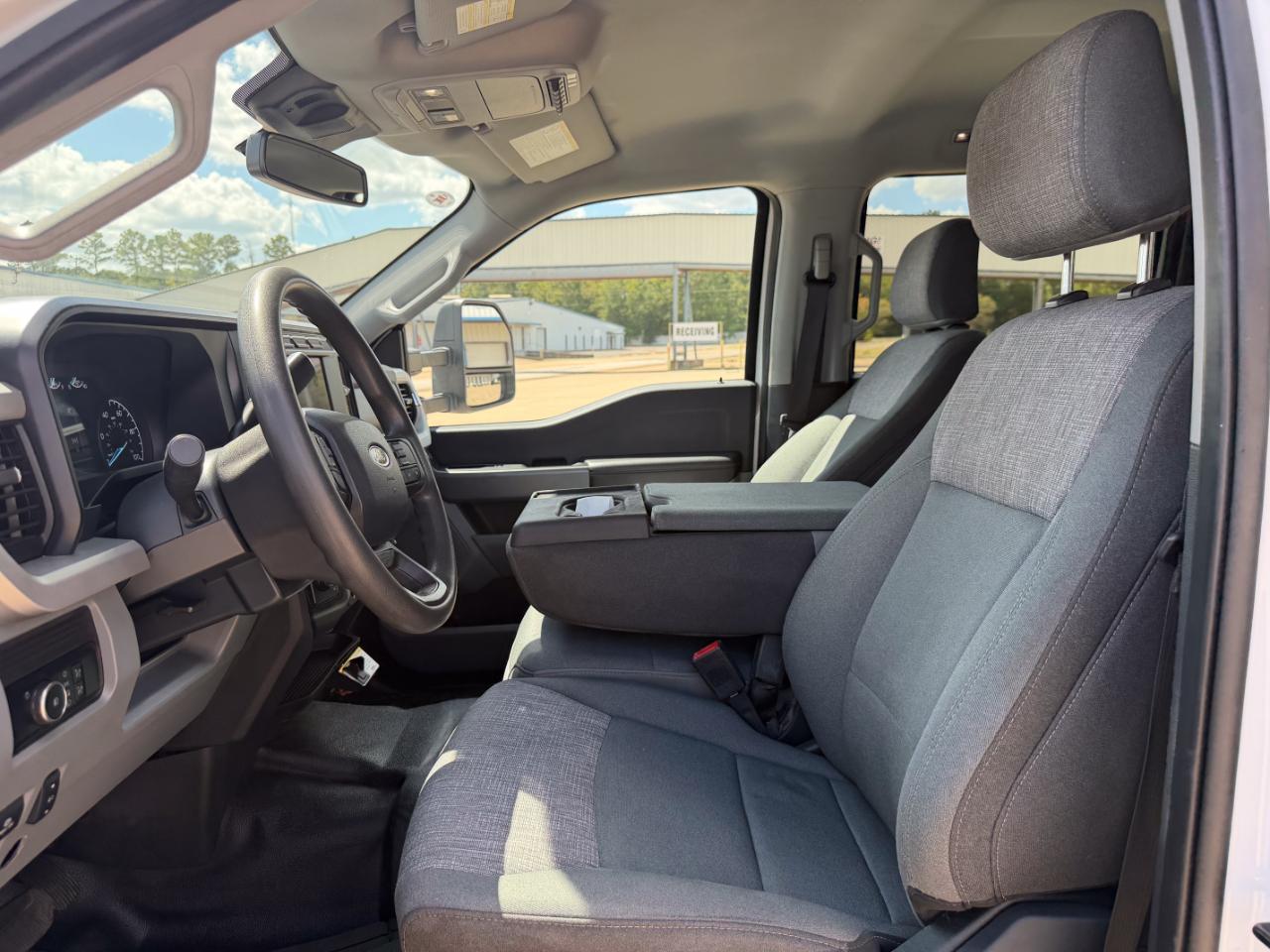 Ford F-550 Crew Cab DRW 4WD 2024