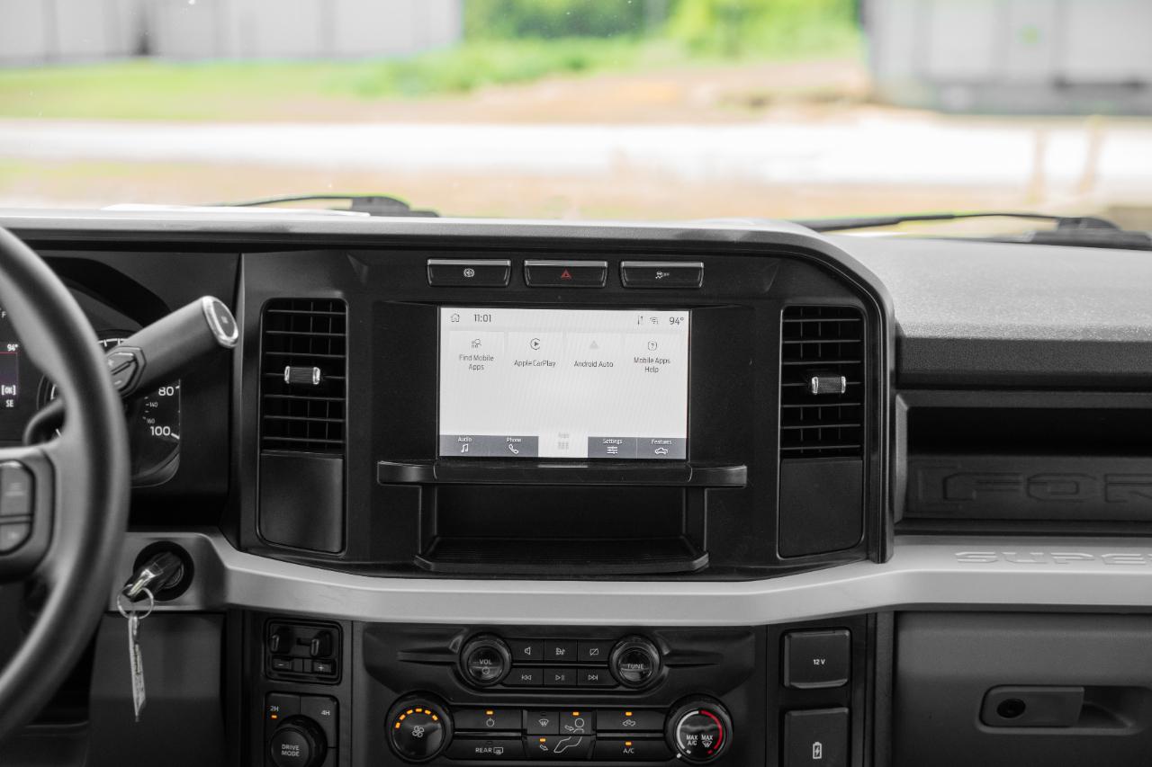 Ford F-350 SD XL Crew Cab Long Bed DRW 4WD 2024
