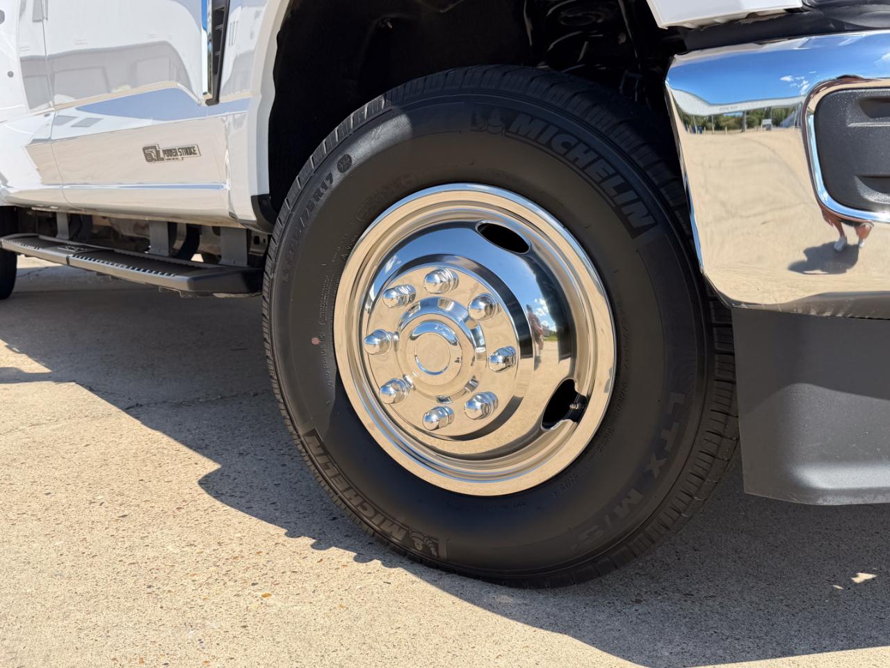 Ford F-350 SD XLT Crew Cab Long Bed DRW 4WD 2024