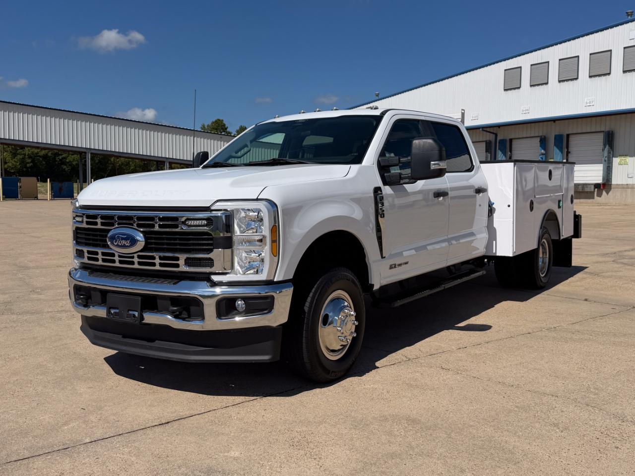 Ford F-350 SD XLT Crew Cab Long Bed DRW 4WD 2024