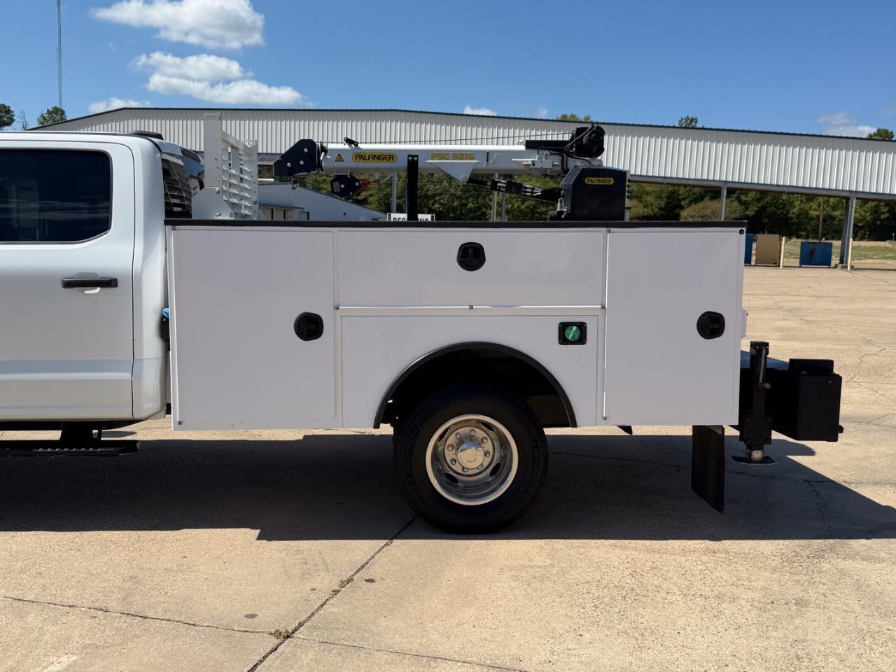 Ford F-350 SD XLT Crew Cab Long Bed DRW 4WD 2024