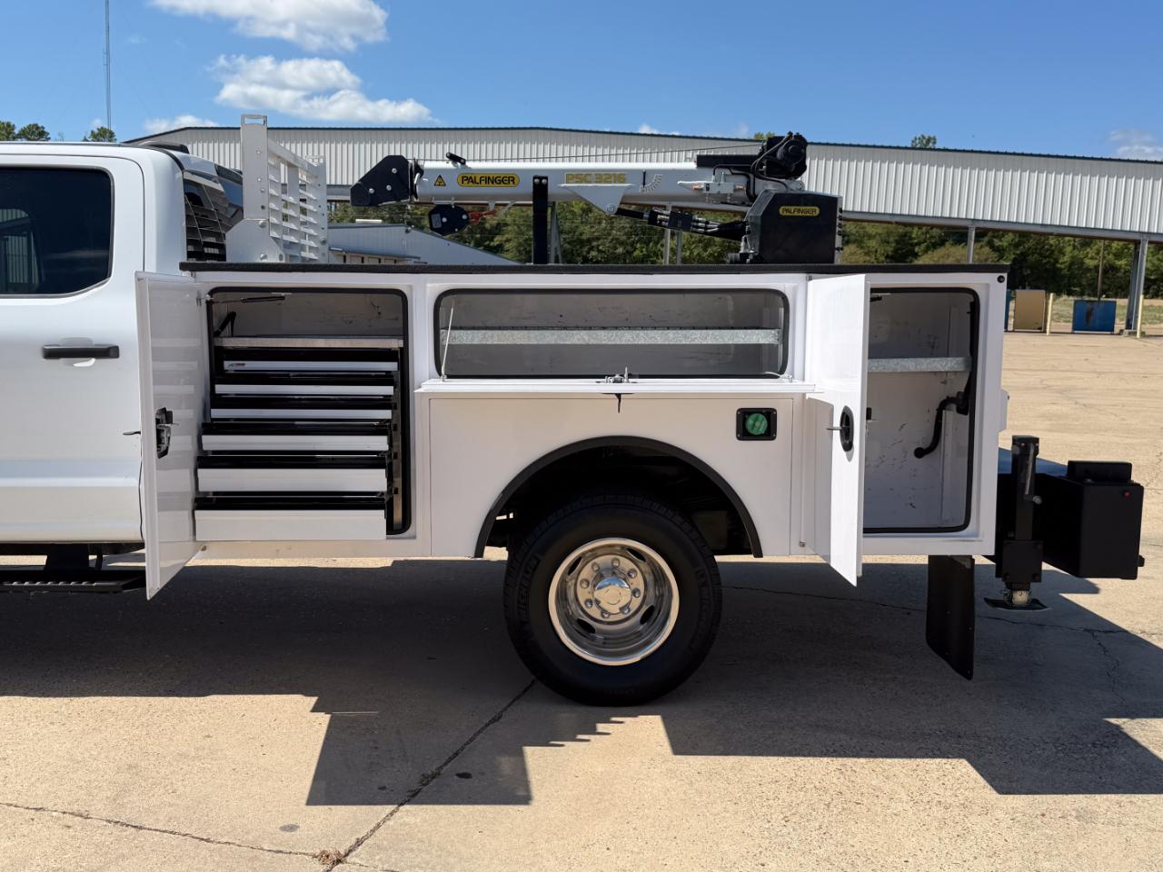 Ford F-350 SD XLT Crew Cab Long Bed DRW 4WD 2024