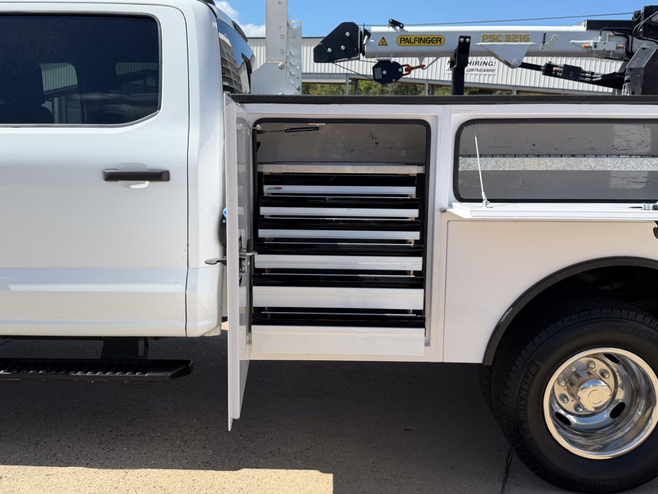 Ford F-350 SD XLT Crew Cab Long Bed DRW 4WD 2024