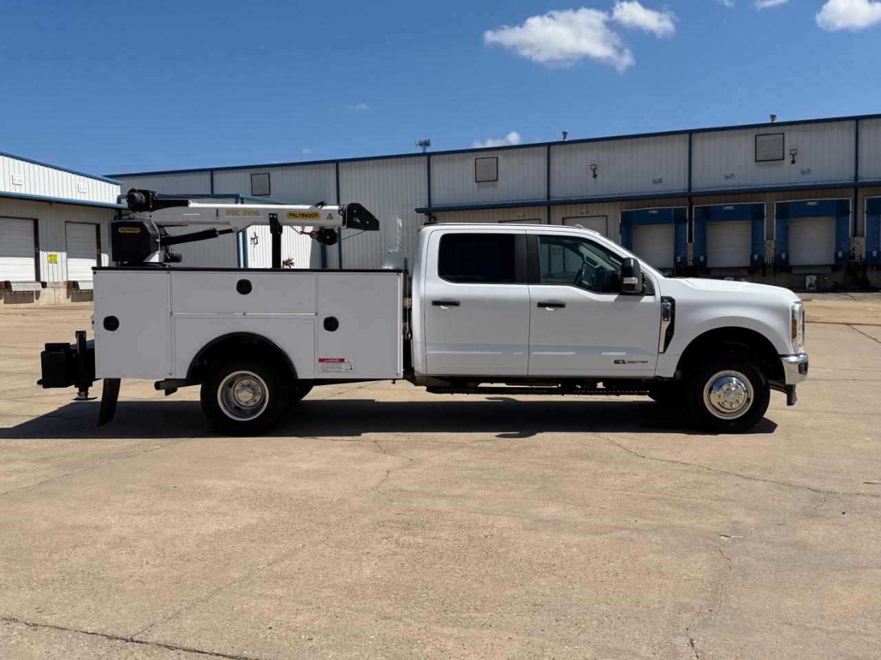 Ford F-350 SD XLT Crew Cab Long Bed DRW 4WD 2024